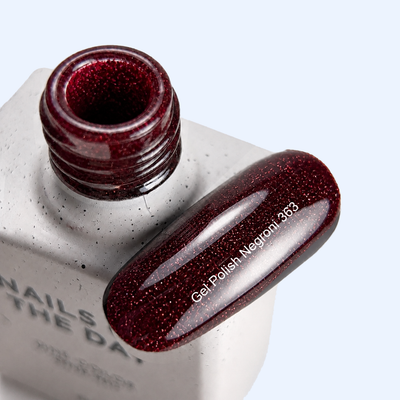Verniz Gel Negroni 363 — Nails of the Day