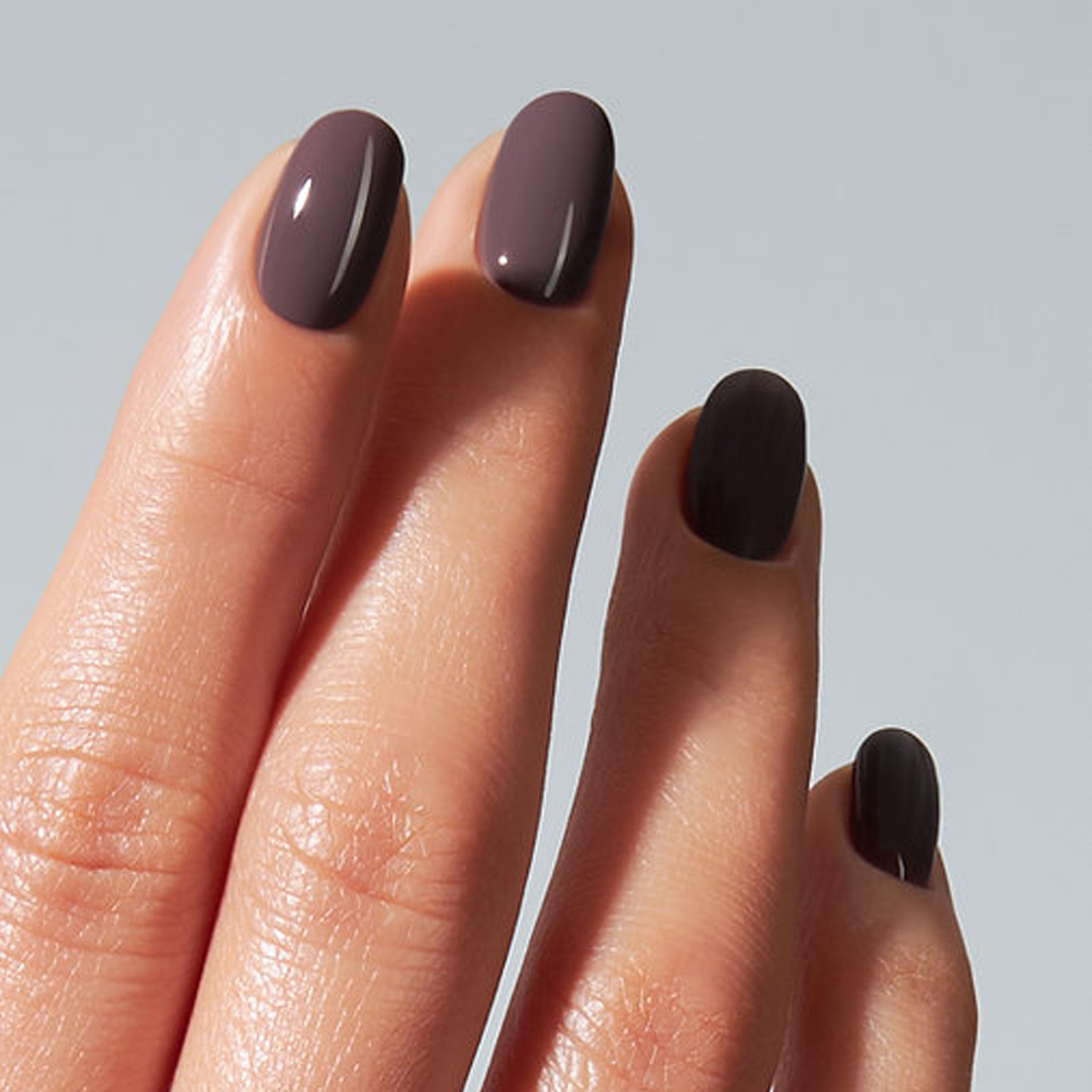 Resultado do American Creator Color Gel Weird aplicado em unhas de acabamento brilhante