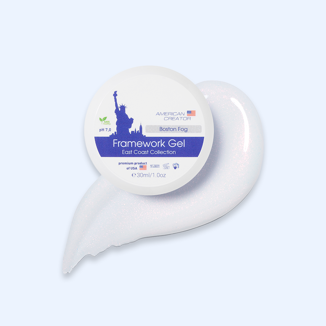 American Creator Framework Gel Boston Fog 30 ml com amostra cinzento leitoso com brilho rosado sobre fundo azul-claro