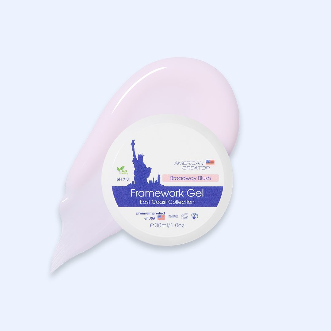 American Creator Framework Gel Broadway Blush 30 ml com amostra rosa blush translúcido sobre fundo azul-claro