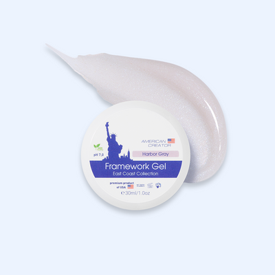 American Creator Framework Gel Harbor Gray 30 ml com amostra cinzento lilás com brilho iridescente sobre fundo azul-claro