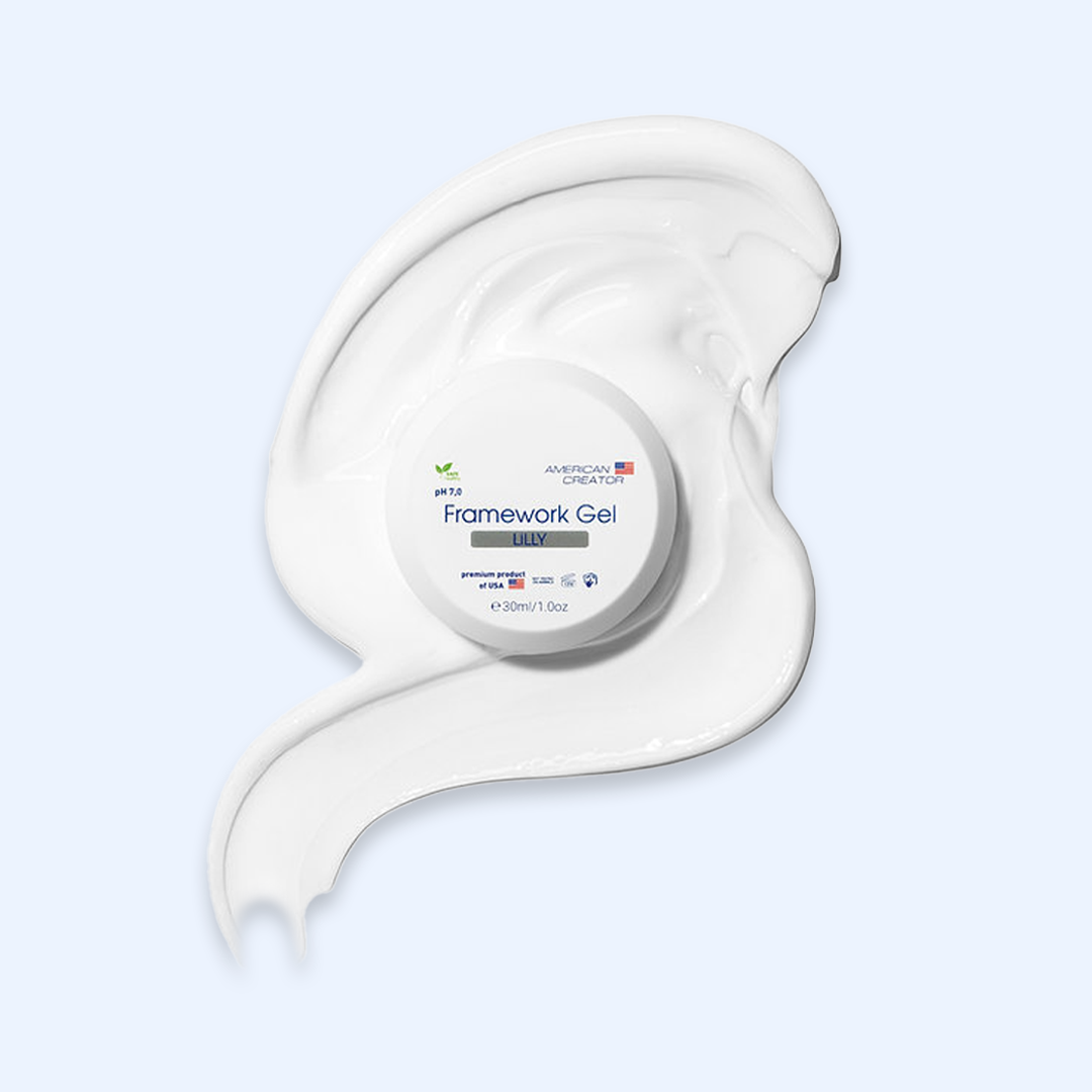 American Creator Framework Gel Lilly 30 ml com boião e amostra da tonalidade sobre fundo azul-claro
