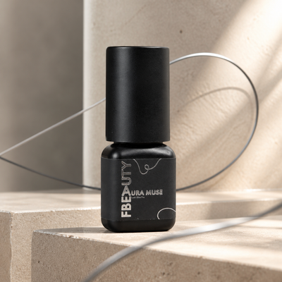 Cola Aura Muse FBeauty 5 ml em fotografia de estúdio