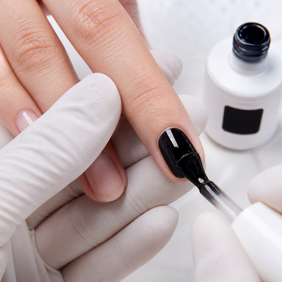 Aplicacao do Color Gel Absolute Black American Creator em unha natural