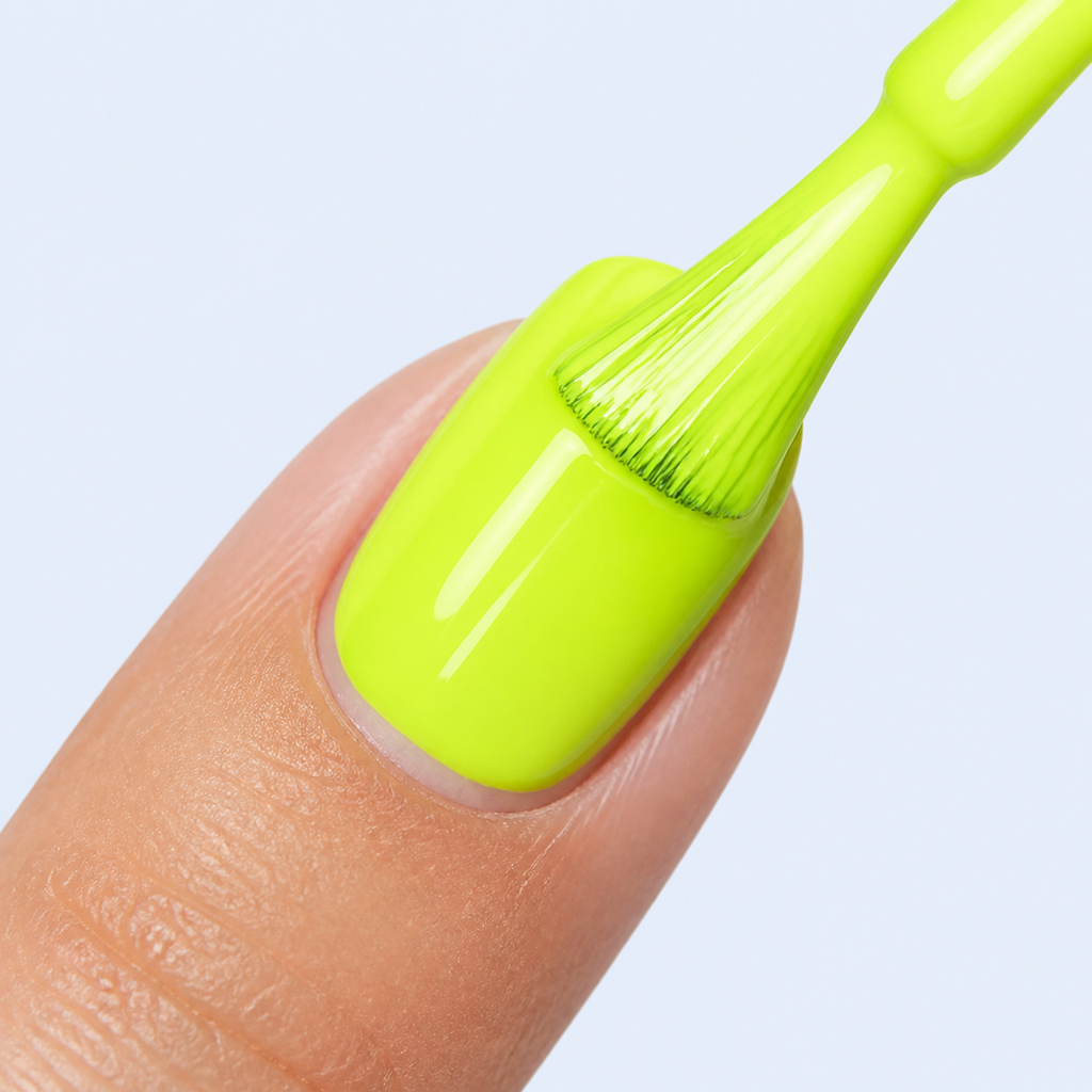 Aplicação do Color Gel Canary American Creator amarelo lima neon na unha