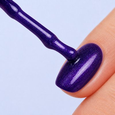 Aplicação do Color Gel Collapsar American Creator roxo glitter na unha