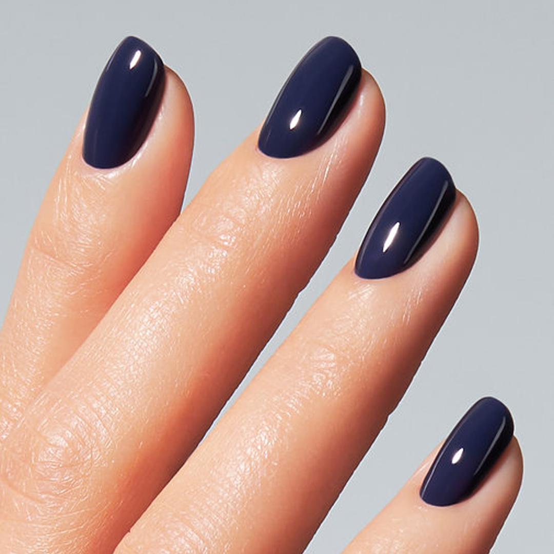 Unhas com Color Gel Farouche American Creator azul marinho brilhante