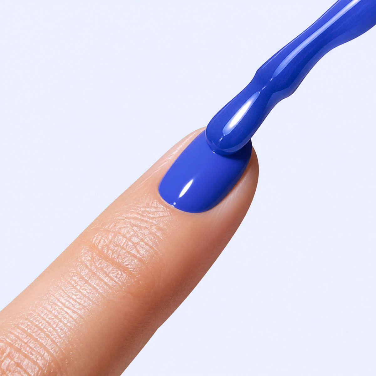 Aplicação do Color Gel Gulf American Creator em unha azul cobalto