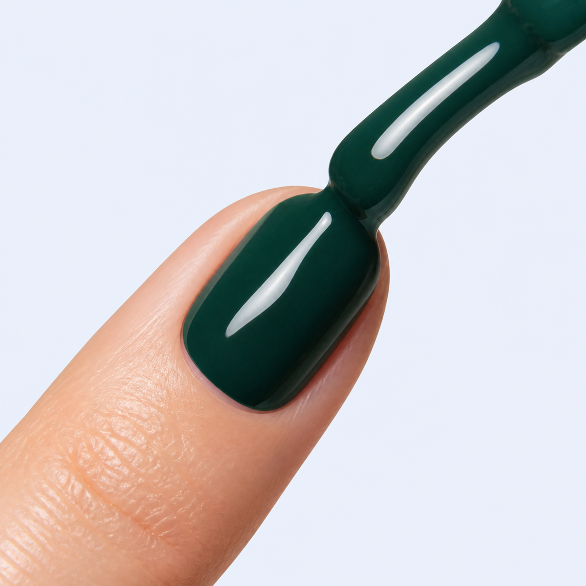 Aplicação do Color Gel Iguana American Creator em unha verde petróleo escuro