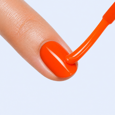 Aplicação do Color Gel Sunset American Creator em unha laranja vivo