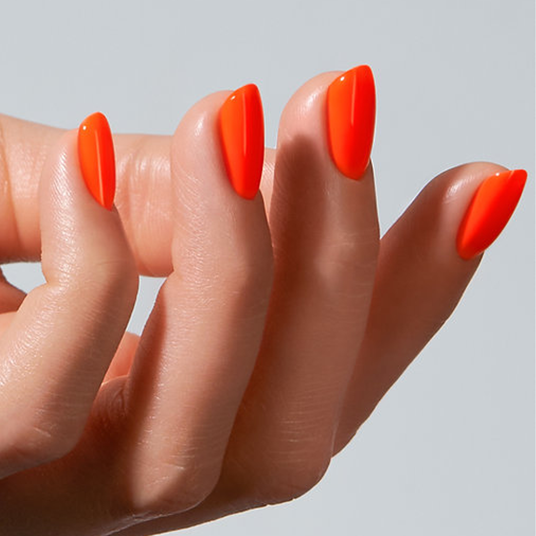 Unhas com Color Gel Sunset American Creator em tom laranja vivo brilhante