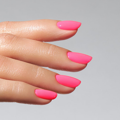 Unhas com Color Gel Tongue American Creator em tom rosa fucsia vivo brilhante