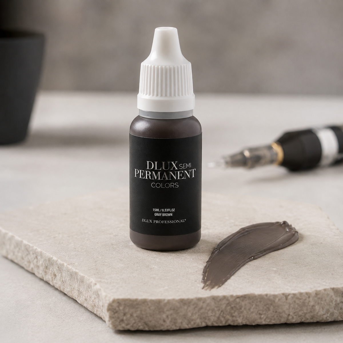 Dlux Micro Pigmento para Sobrancelhas Gray Brown em ambiente profissional