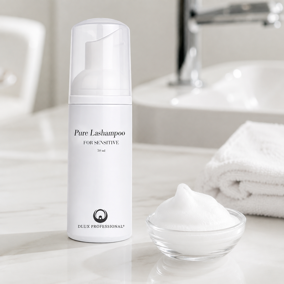 Dlux Espuma de limpeza para pestanas Pure ECO em ambiente profissional