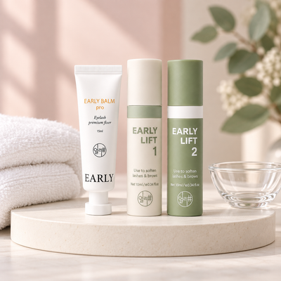 Early Lift Refill Balm com os três produtos num ambiente profissional