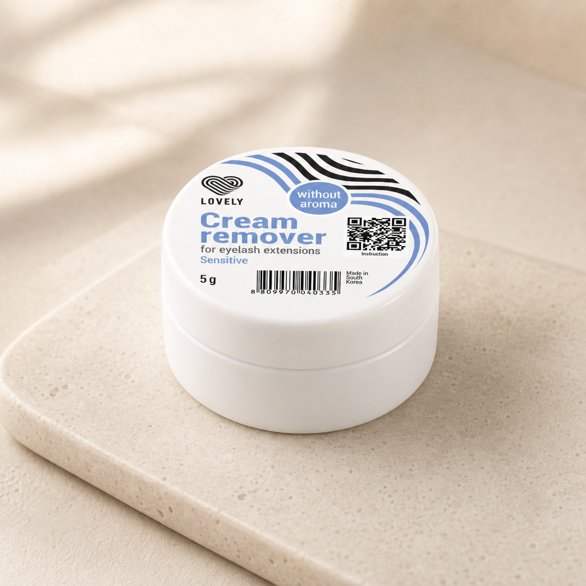 Removedor de pestanas em Creme Sensitive Lovely — apresentação profissional sobre base de pedra clara; SKU L03024