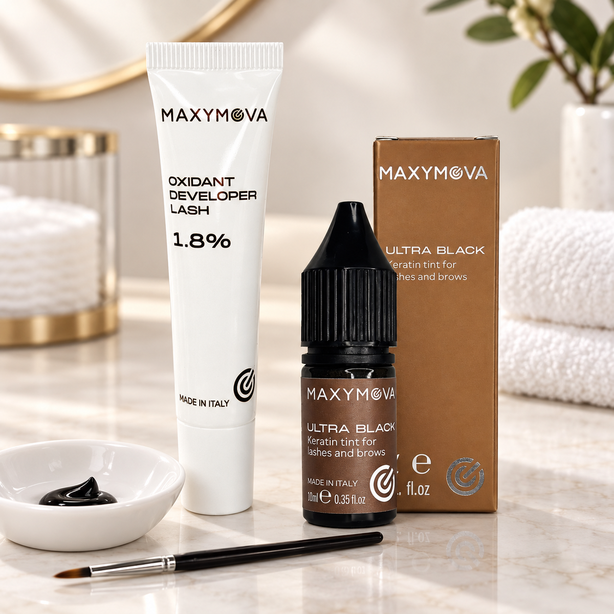 Kit Maxymova Ultra Black Keratin com tinta e oxidante Lash 1,8% num posto profissional