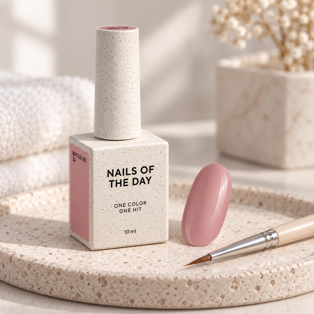 Bottle Gel 24 Nails Of The Day apresentado num ambiente profissional com amostra em tom nude rosa acastanhado