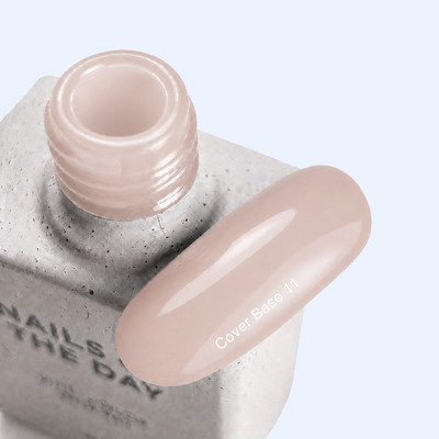 Cover Base 11 Nails Of The Day 10 ml em tom nude rosado muito claro e semitransparente