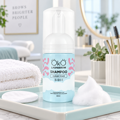 OKO Espuma Cloudy Foam 3 em 1 — textura de espuma mostrada junto ao frasco