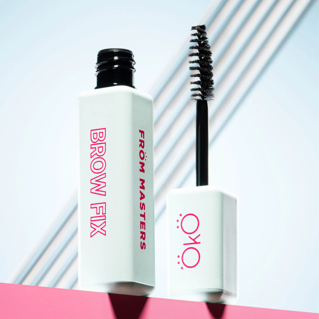 OKO Gel Fixador de Sobrancelhas Brow Fix — frasco e aplicador apresentados em conjunto
