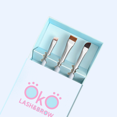 Caixa aberta do kit OKO Flawless Brushes com pincéis 03, 04 e 06