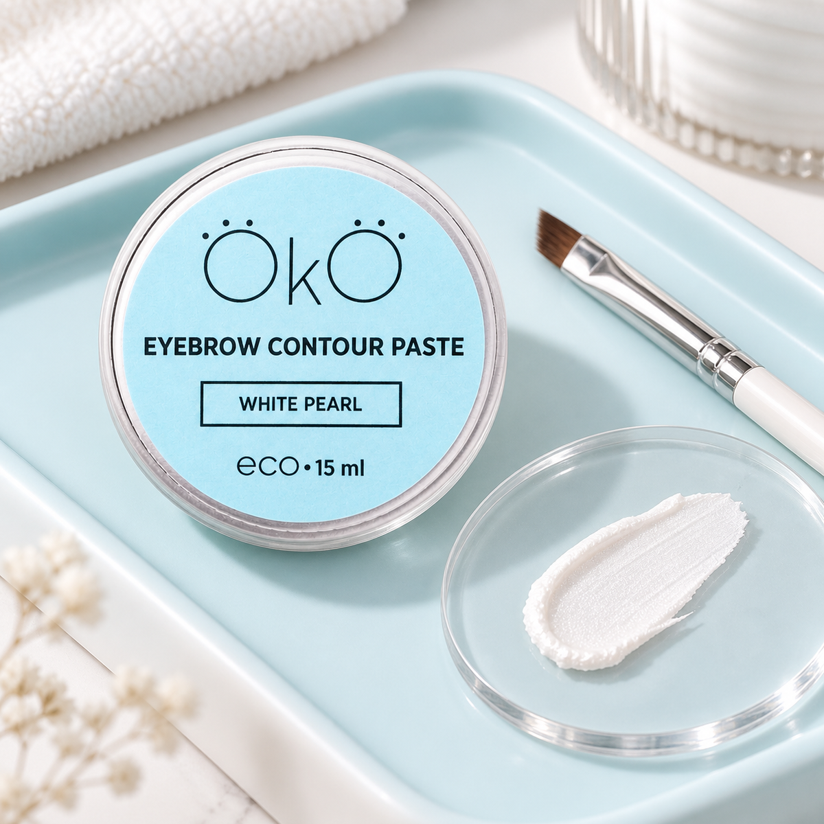 OKO Pasta de Contorno para Sobrancelhas White Pearl — textura White Pearl apresentada numa paleta