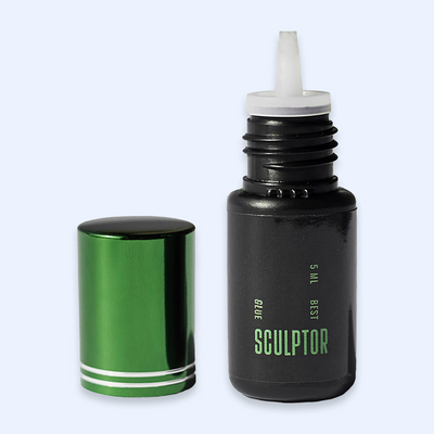 Cola Best Sculptor de 5 ml com frasco aberto e tampa verde ao lado