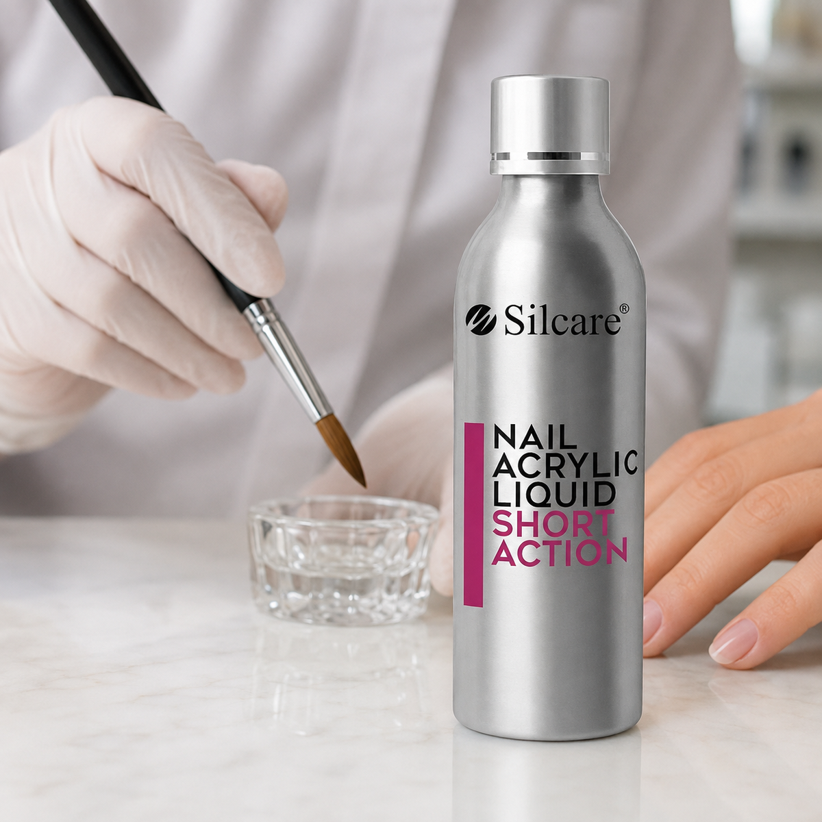Silcare monómero Short Action 120 ml num ambiente de unhas acrílicas