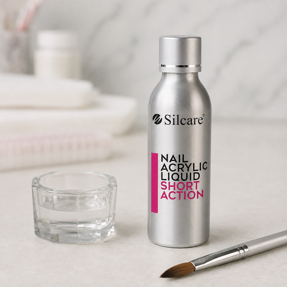 Silcare monómero Short Action 120 ml apresentado em cenário profissional