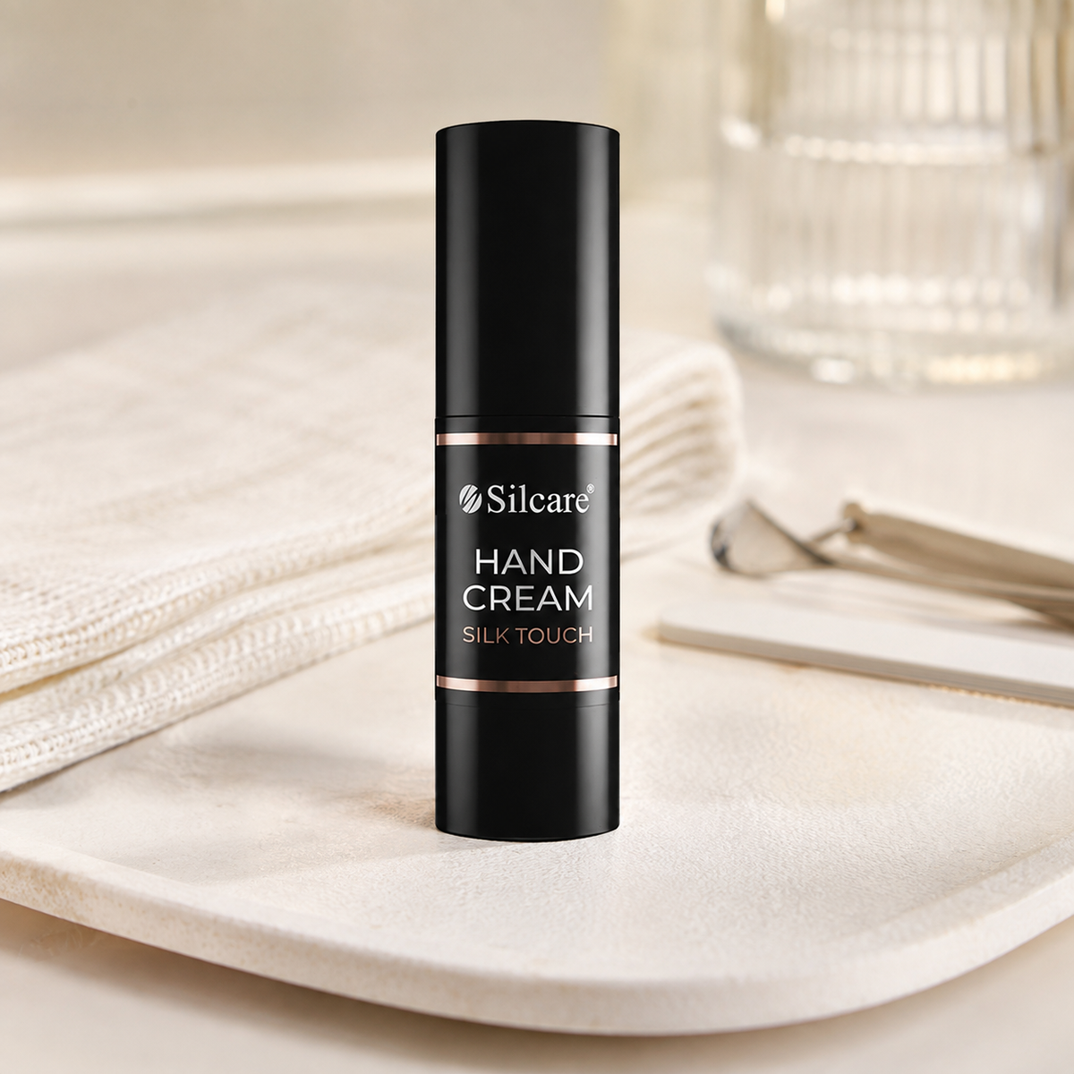 Silcare Silk Touch creme de mãos 30 ml apresentado em cenário elegante