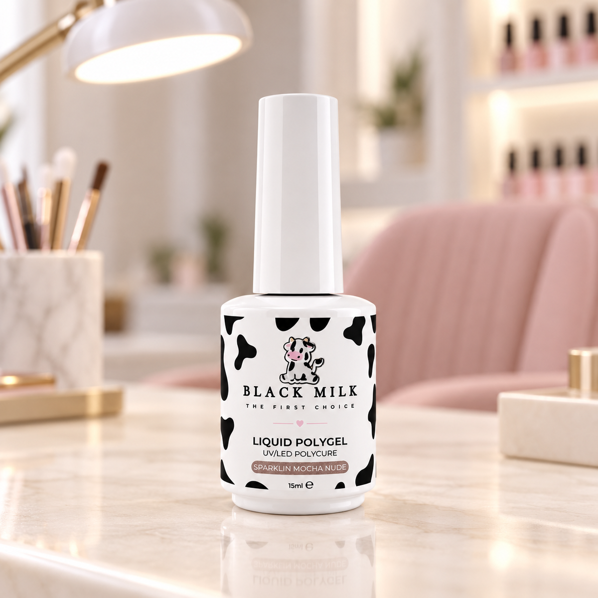 Liquid Polygel Sparkling Mocha Nude Black Milk, ambiente de salão