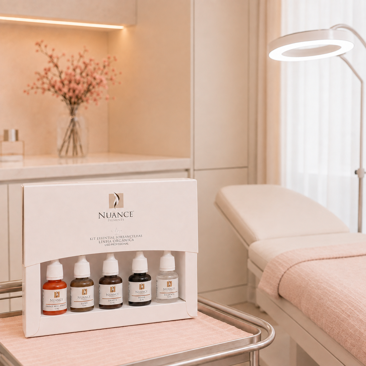 Kit Nuance Essential Sobrancelhas Linha Orgânica em ambiente de salão