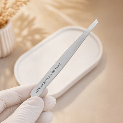 Pinça para Sobrancelhas EXPERT 10 TYPE 3 Staleks — apresentação profissional do produto; SKU TE-10/3