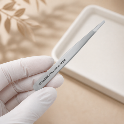 Pinça para Sobrancelhas EXPERT 10 TYPE 4 Staleks — apresentação profissional do produto; SKU TE-10/4