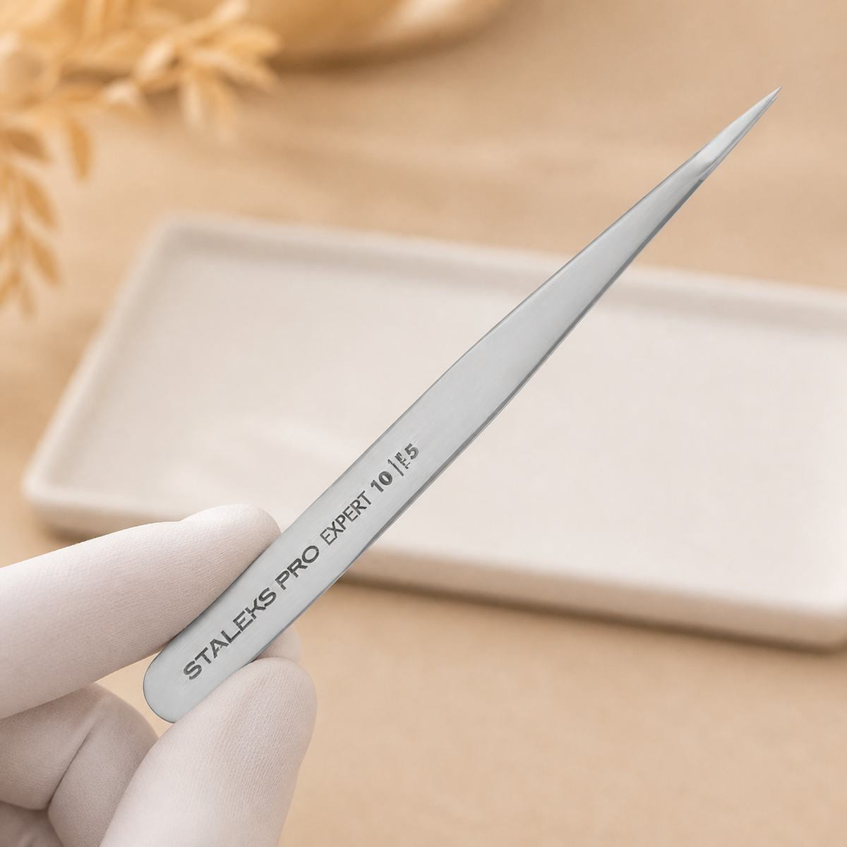 Pinça para Sobrancelhas EXPERT 10 TYPE 5 Staleks — apresentação profissional do produto; SKU TE-10/5