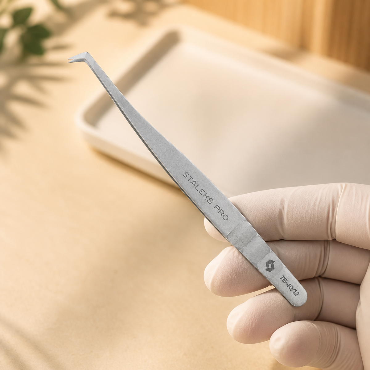 Pinça para Extensão de Pestanas EXPERT 40 TYPE 12 Staleks — apresentação profissional do produto; SKU TE-40/12